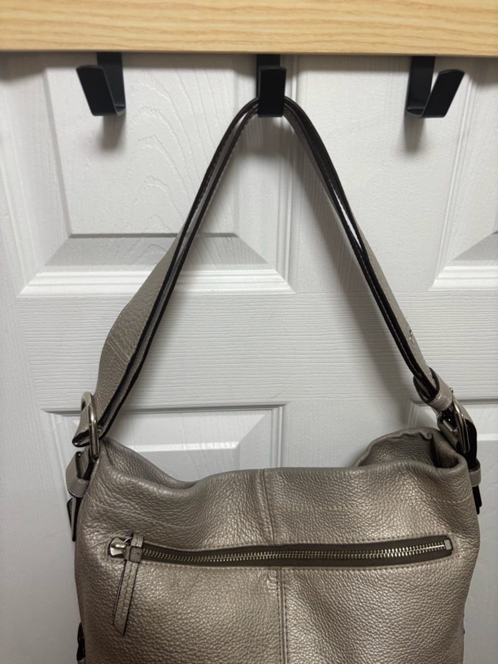Coach C1120-F15064 24CM Convertible
Metallic Silver Pebbled Leather Hobo in GUC - Picture 7 of 16